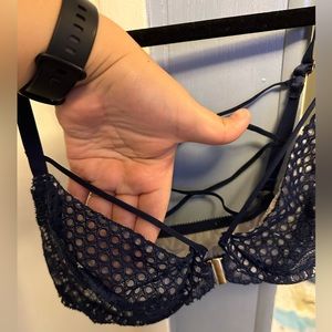 Victoria’s Secret very sexy strap oh unlined bra